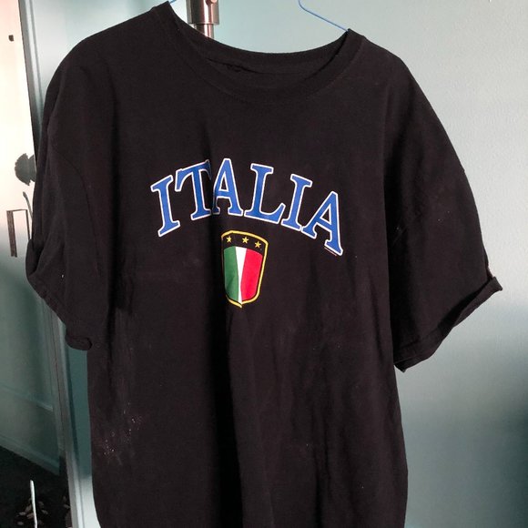Black "Italia" shirt, fits sizes L or XL - Picture 1 of 1